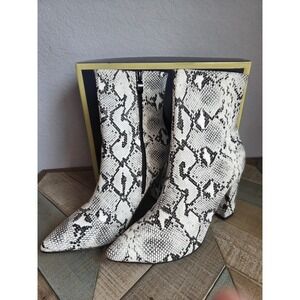 Womens Sz 40 White Faux Snakeskin Color Block Bootie with Box‎ Boot Zip